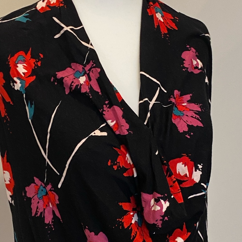 Black floral sleeveless top